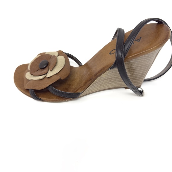 ALDO Wedge Ankle Strap Sandals - Picture 3 of 4